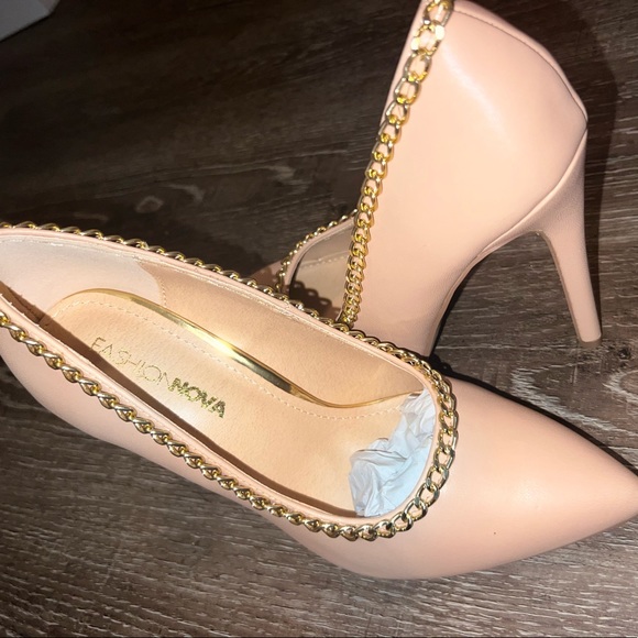 Tan classic/beautiful pumps - Picture 2 of 7